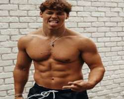 The star is a fitness freak and spends hours at the gym to maintain his abs.
